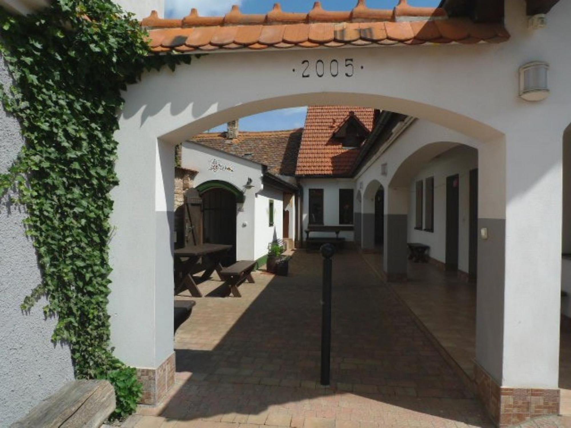 Pension Cerny Jezdec Lednice Exterior foto